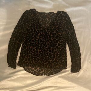 Guess cheetah patterned velveteen blouse. Women’s size XS. Cropped front.